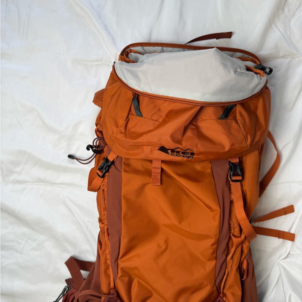 Flash 32L Orange/Brown Hiking Backpack - Picture 4 of 8